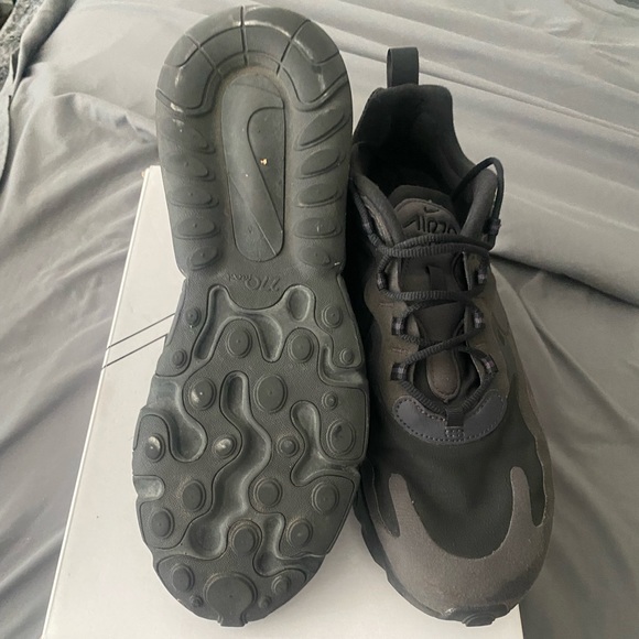 Nike Air Max 270 React - Picture 3 of 4